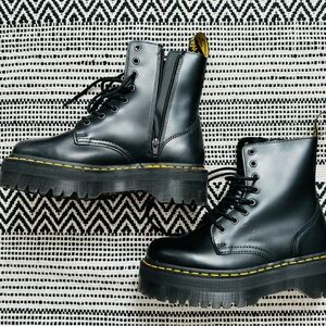 Dr Martens - 1460 Smooth Leather Lace Up Boots - AW004